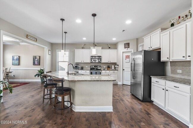 Building Photo - 501 Daylily Ct