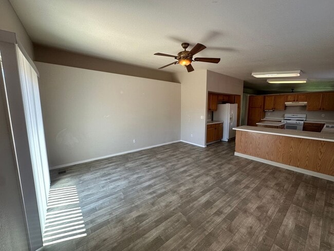 Building Photo - 17878 Empire Ct