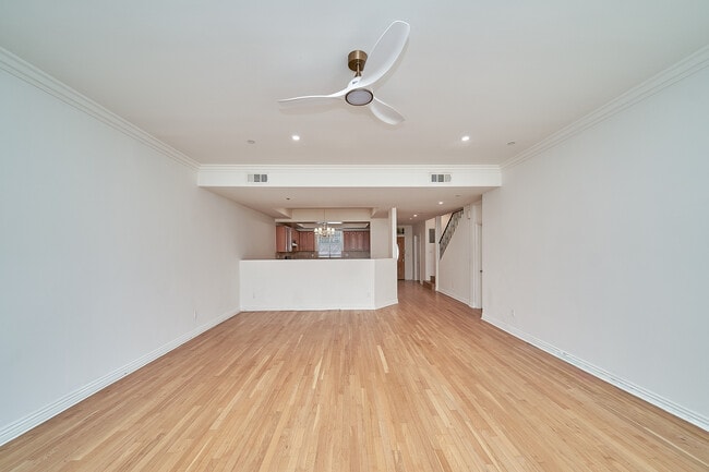 Building Photo - 2745 Montrose Ave