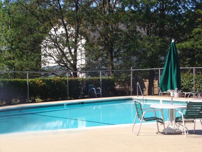 Building Photo - 2 bed Townhome in Annapolis in Hilltop Village