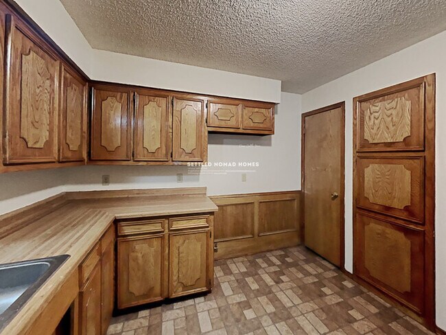 Building Photo - Lovely home in the heart of Blue Ridge