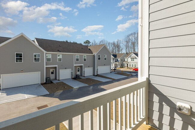 Building Photo - Absolutely Beautiful Townhome in Lovely Wake Forest Community