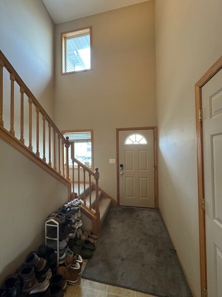 Entryway - 2156 Willow Trail