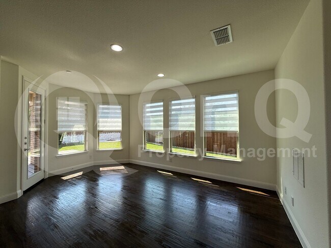 Building Photo - 1165 Clearwater Dr