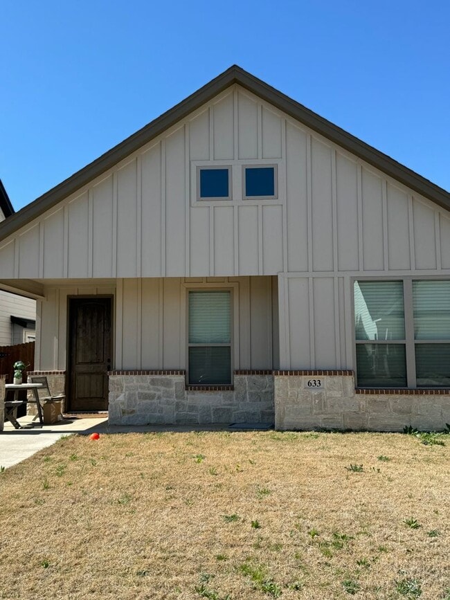 Building Photo - Move in NOW - Godley ISD - 3/2/2