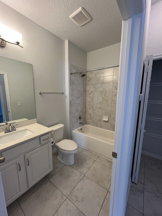 Building Photo - 3822 Milflores Dr