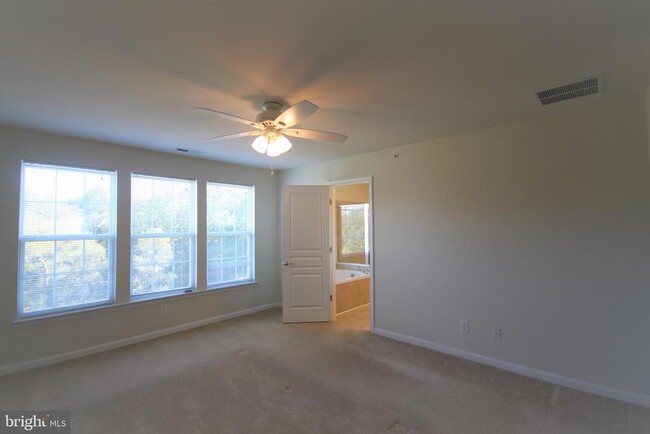 Building Photo - 515 Ellison Dr