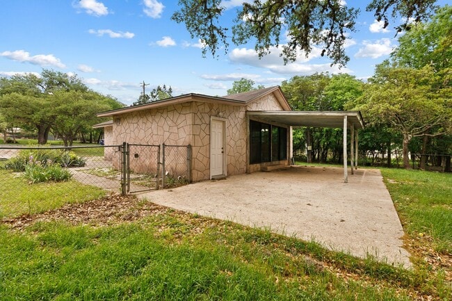 Building Photo - 9423 Aqua Dr