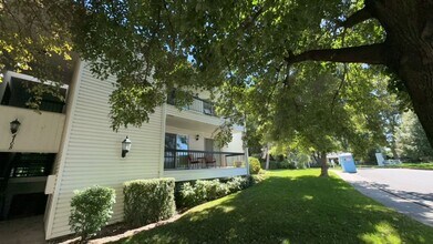 Building Photo - Great 2-Bedroom Condo, Amazing Location!!