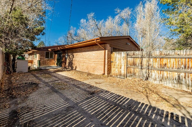 Building Photo - Great 3 Bed 3 Bath Hilltop Home for rent.