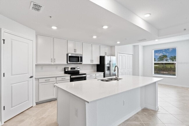 Building Photo - 12440 Wellen Golf St