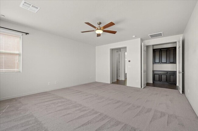 Building Photo - Fabulous Home with NexGen Sutie!