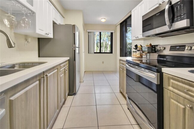 Building Photo - 15499 N Miami Lakeway