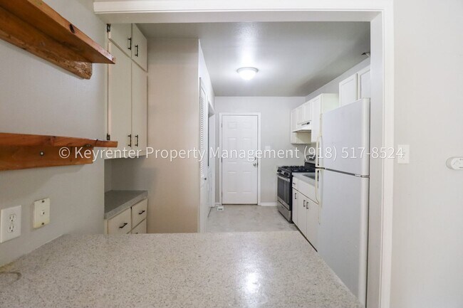 Building Photo - 2144 N Garrison Pl