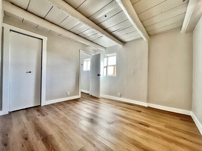 Building Photo - 422 Towner Ave NW