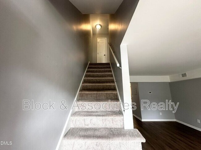 Building Photo - 4808 Blue Bird Ct