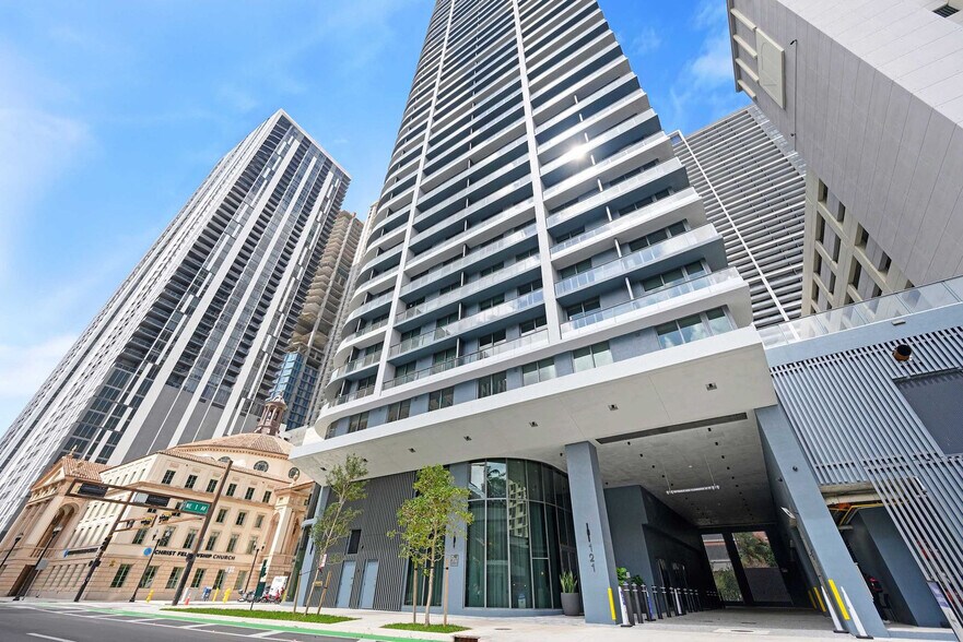 Building Photo - 121 NE 5th St