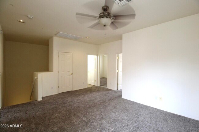 Building Photo - 2600 E Springfield Pl