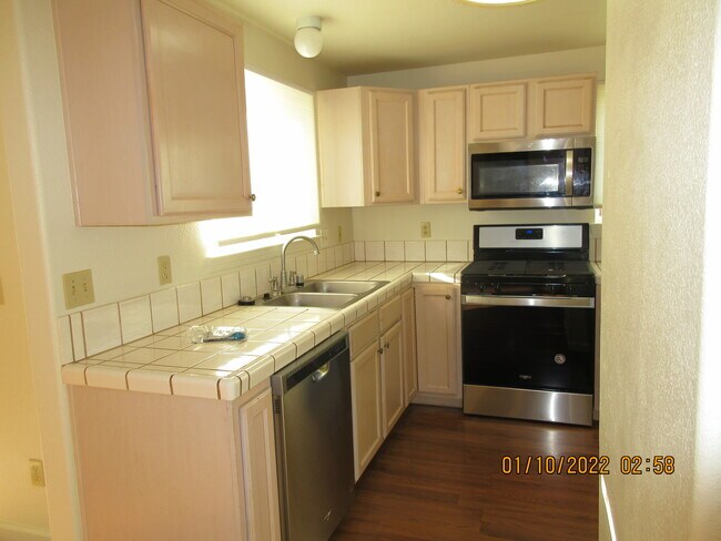 Building Photo - 1011 Sunburst Dr