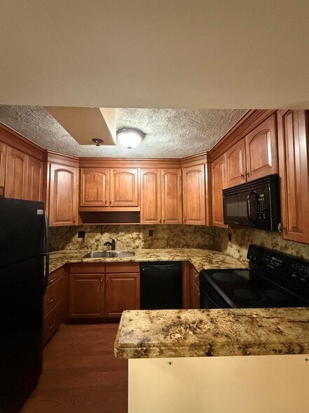 Building Photo - 3001 W Rolling Hills Cir