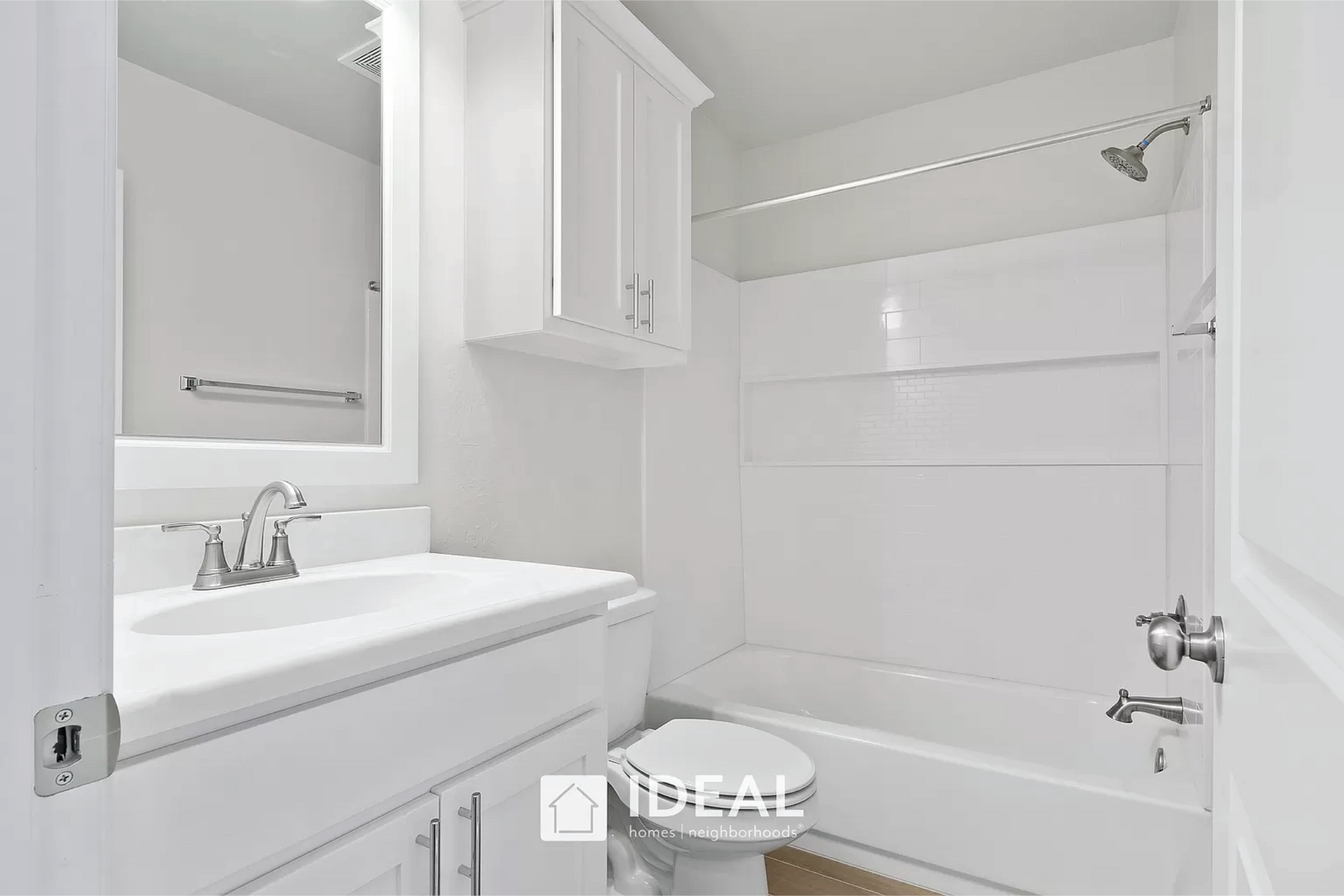 Hall Bath - 4314 W Country Club Dr