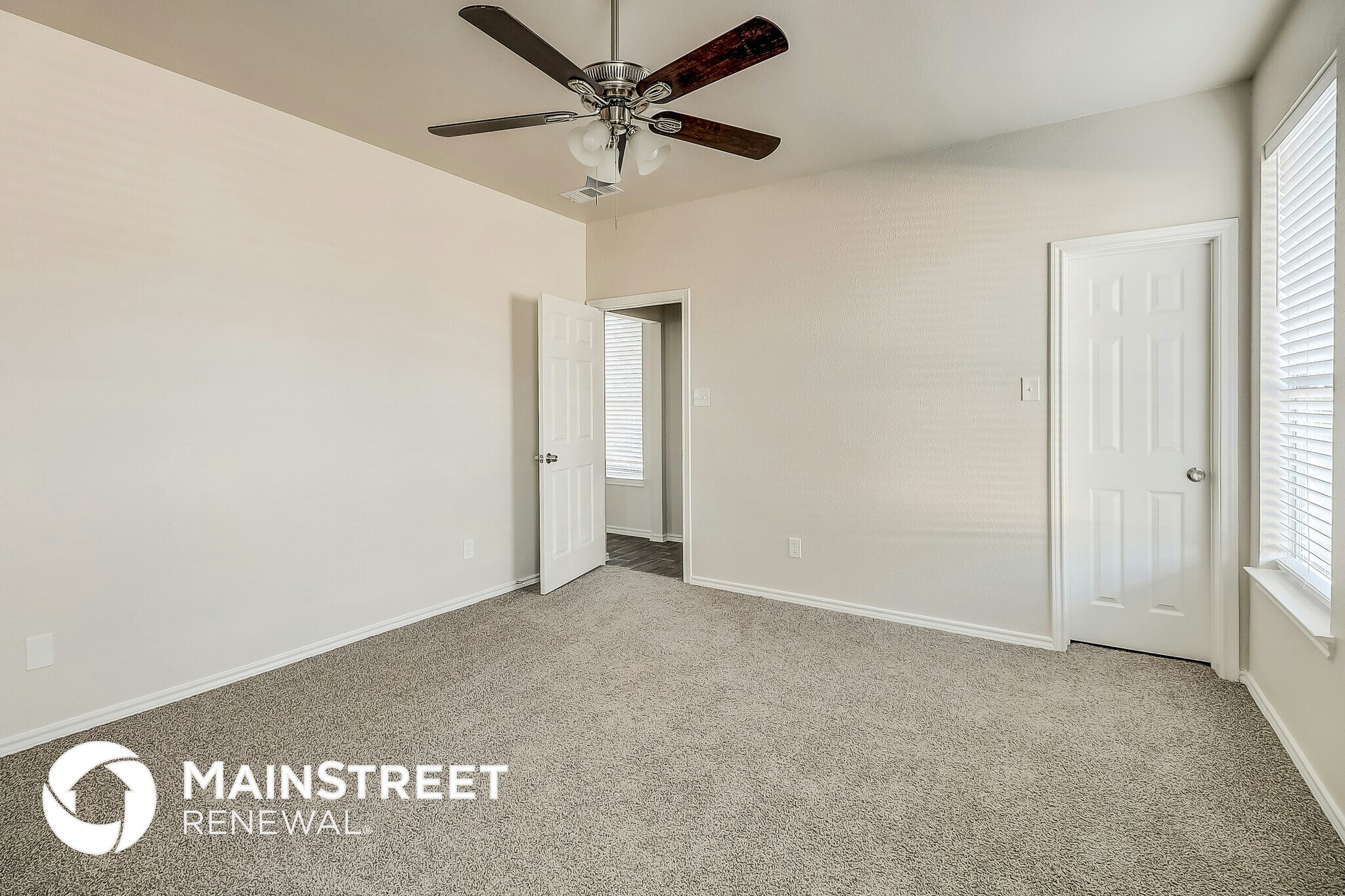 Building Photo - 715 S Parks Dr