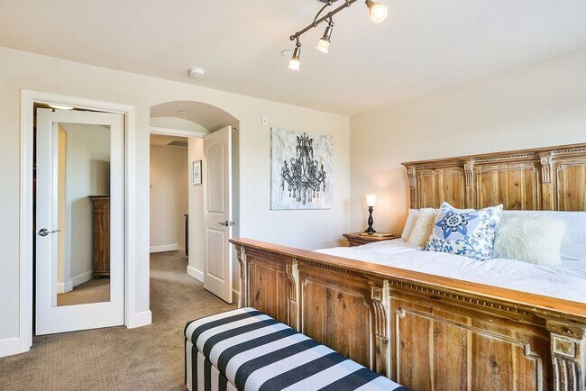 Building Photo - UPDATED LARGE 1600 sq/ft 3BR/3.5BA Central Mtn View Townhome AVAILABLE NOW