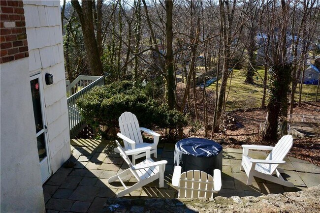 Building Photo - 27 Hollow Tree Ridge Rd
