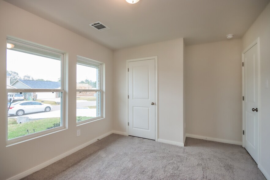 Building Photo - 15618 Briar Forest Dr