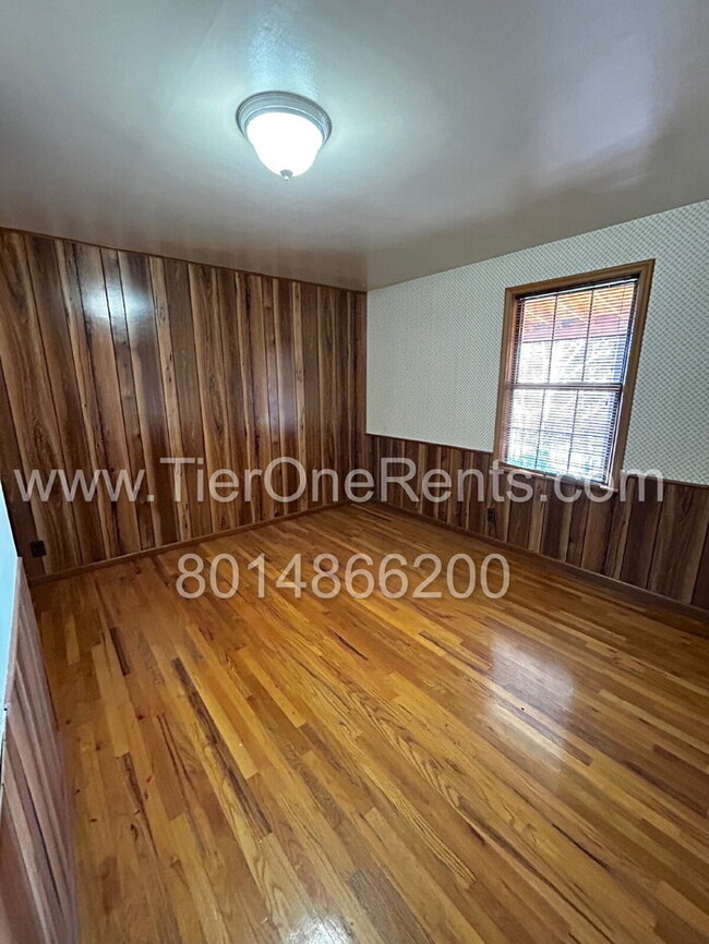 Building Photo - NO DEPOSIT option available for qualified renters!