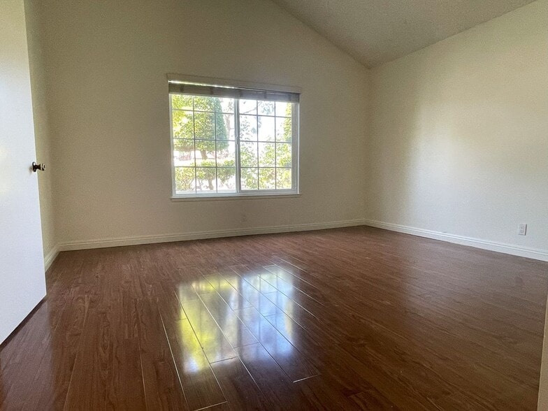 Building Photo - 16712 Stowers Ave