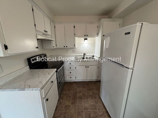 Building Photo - 1501 N Edmonds Dr