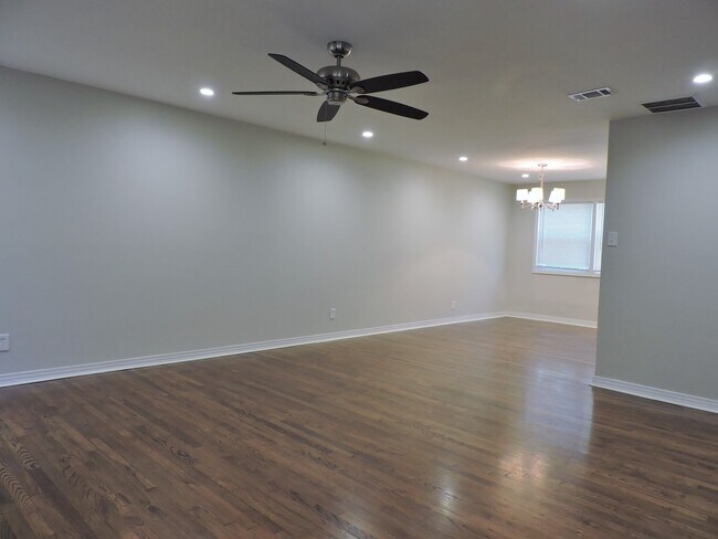 Building Photo - Remodeled Berkeley Triplex with 2 Bedrooms and 2 and 1/2 Baths