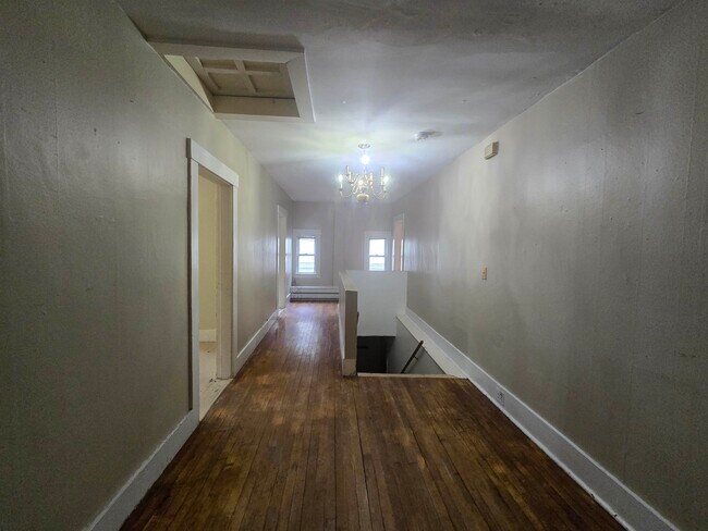 Building Photo - 9 Academy Ln