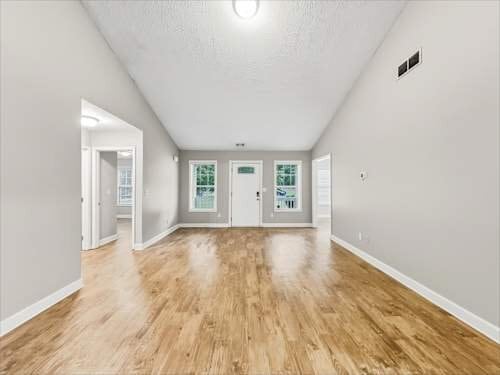 Building Photo - 2052 Bay Ct