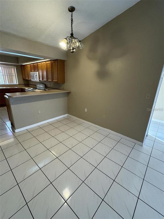 Building Photo - 913 San Rafael Way