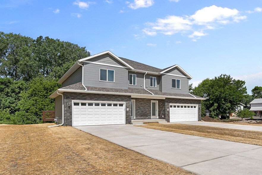 Primary Photo - 200 Chalet Dr