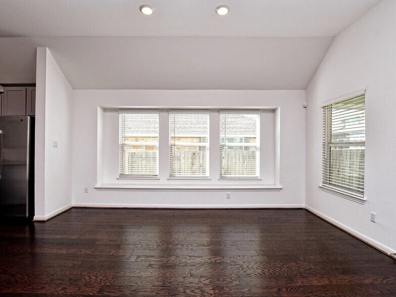 Building Photo - Room in House on Panzano Dr