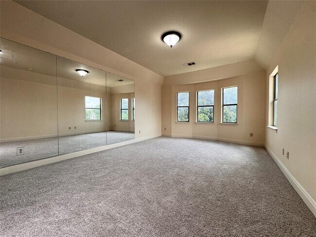 Building Photo - 206 Varco Dr