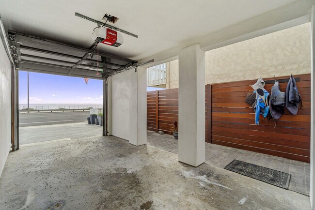 Building Photo - 3470 Carlsbad Blvd