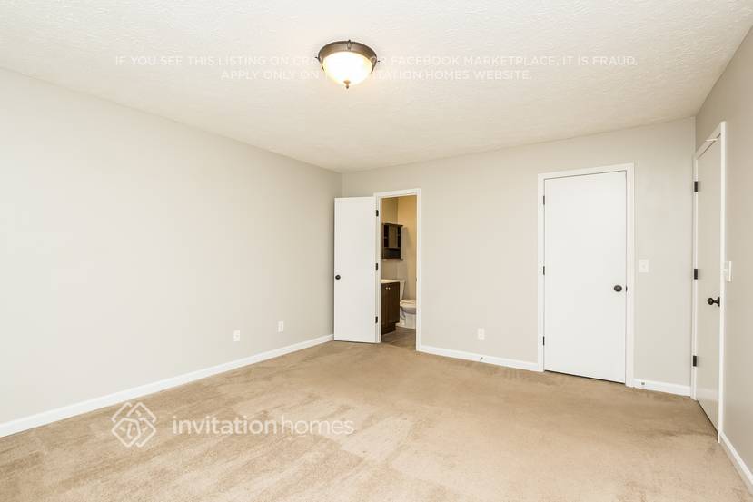 Building Photo - 2460 Deerfield Dr