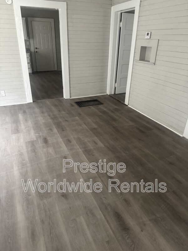 Building Photo - 3905 Oates Ave