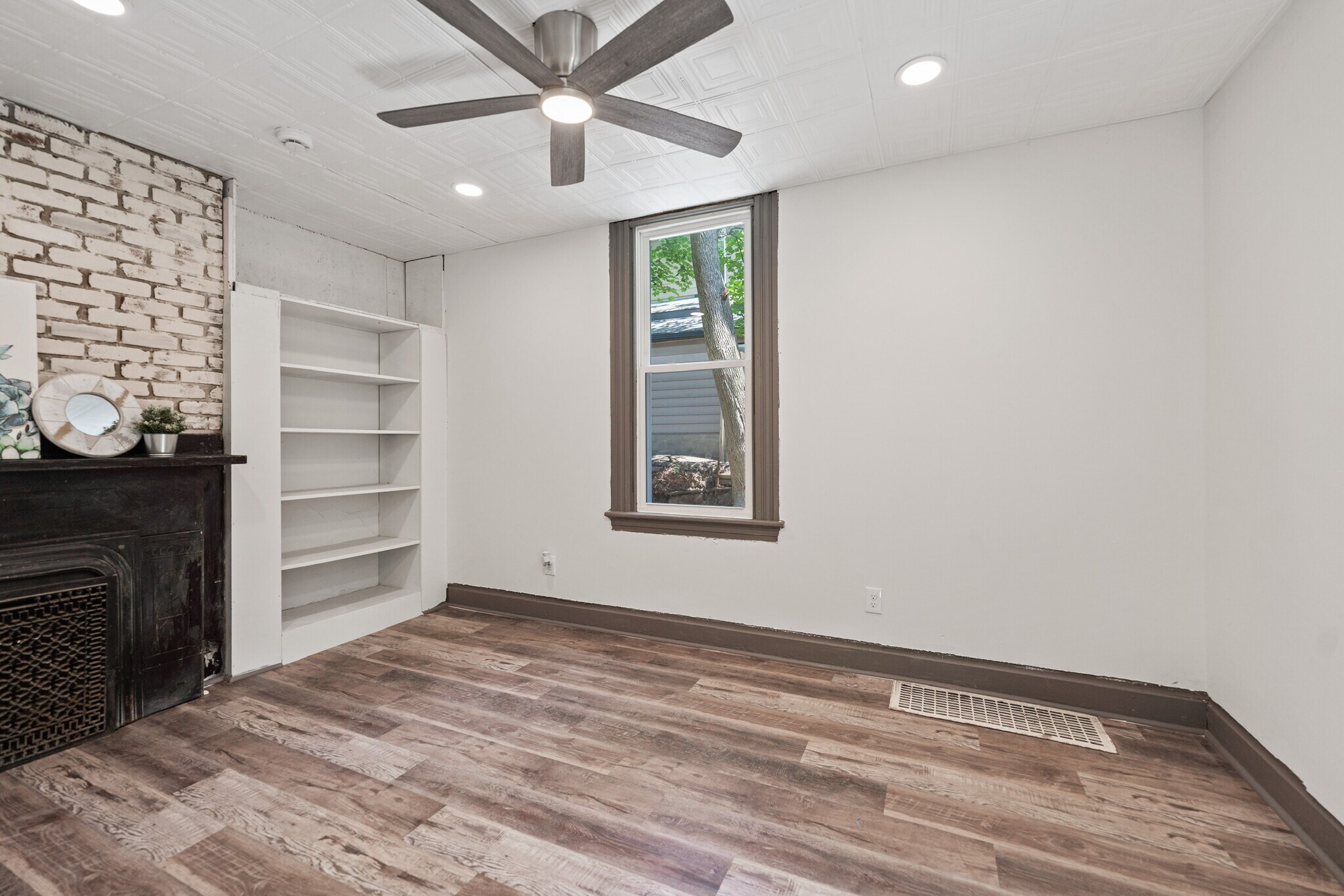 Building Photo - 133 Meade Ave
