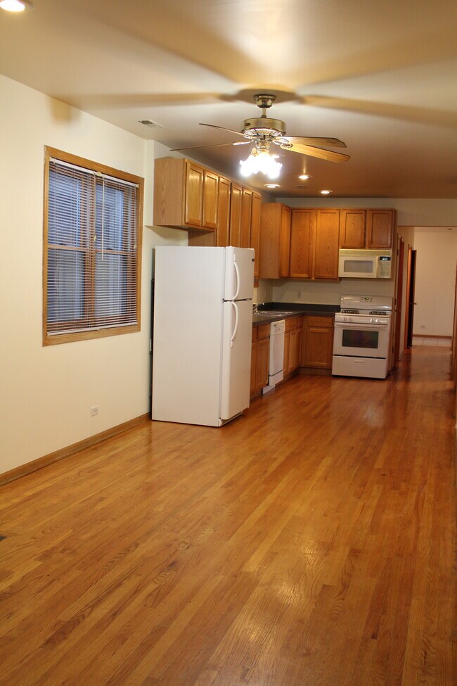 Building Photo - 2451 W Taylor St