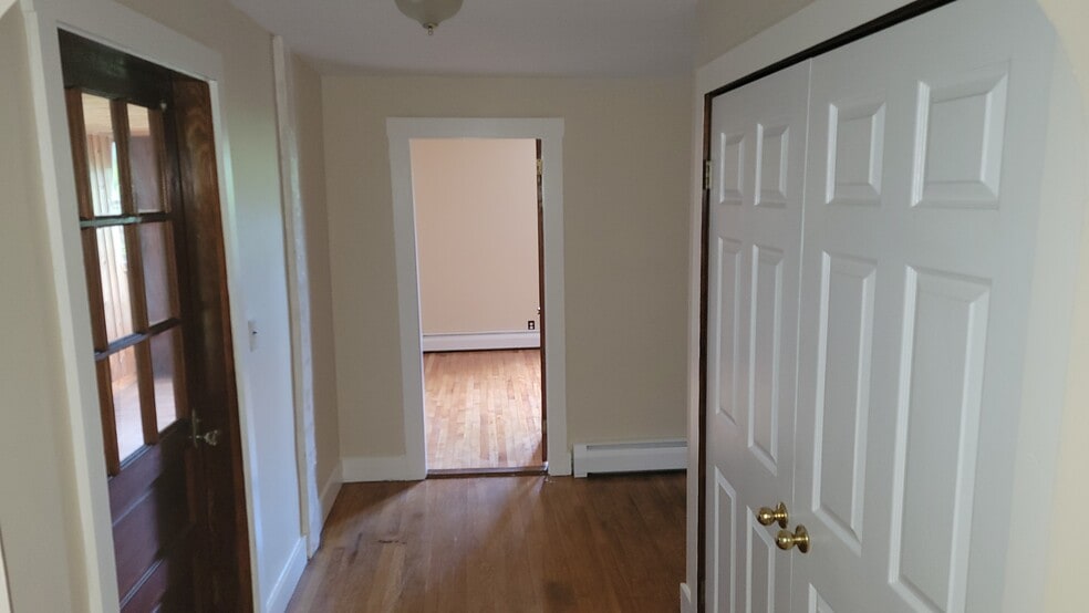 Front hall - 84 Emerald Rd