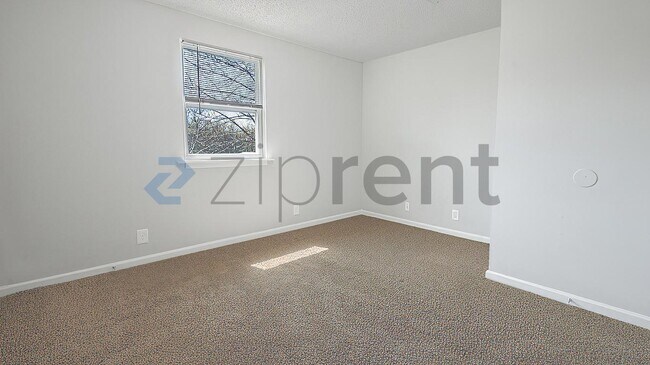 Building Photo - 815 Golf View Pl