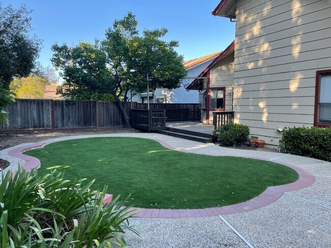 Building Photo - 10281 Parlett Pl