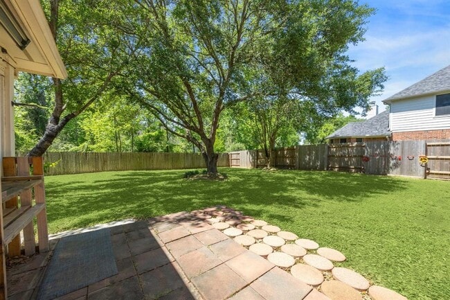Building Photo - 6021 Whispering Lakes Dr