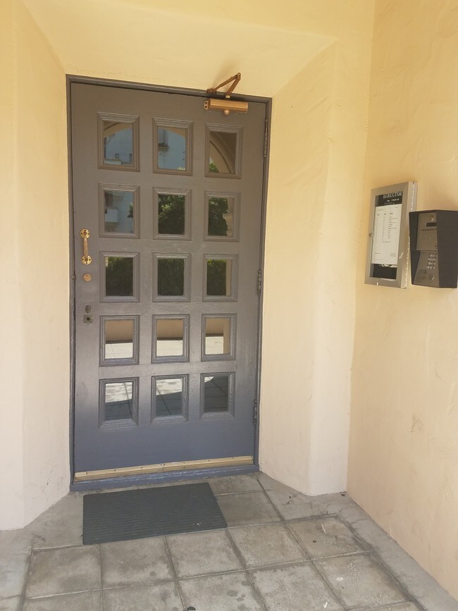 Building Photo - 1016 Tiverton Ave