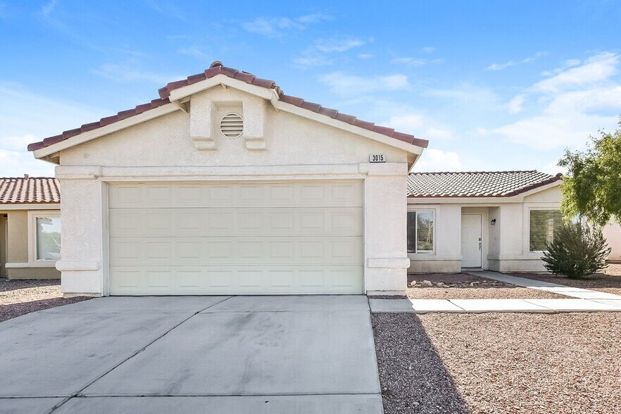 Primary Photo - 3015 W Hammer Ln